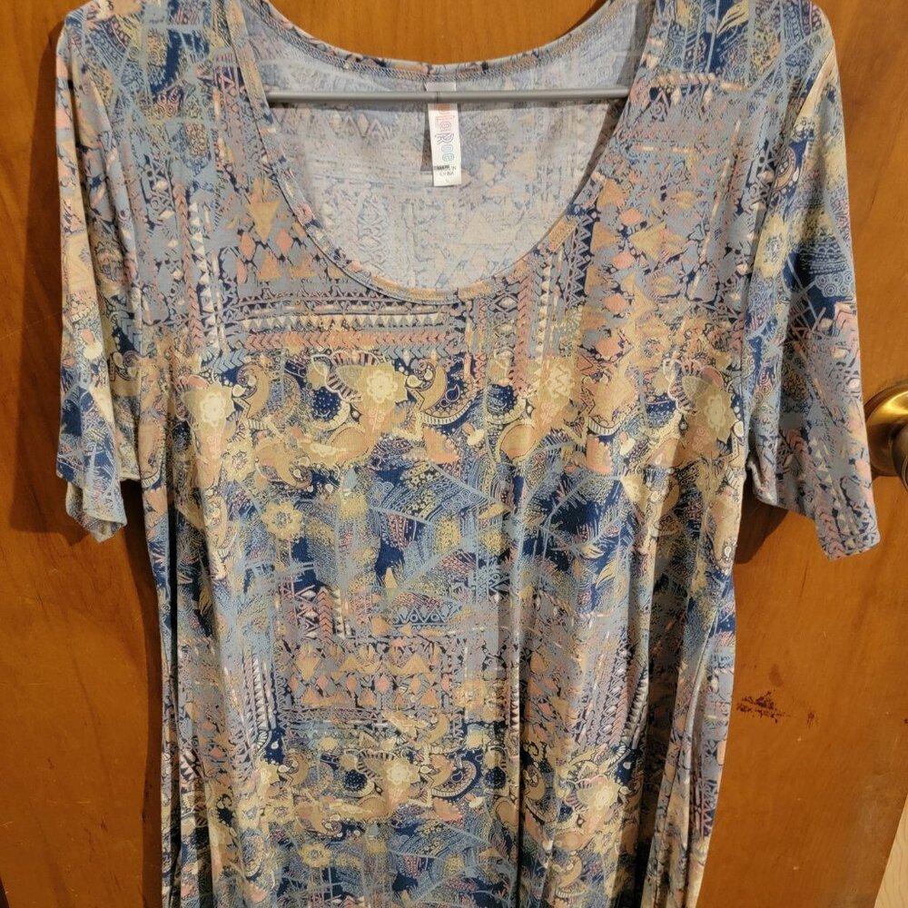 LulaRoe Large Shirt